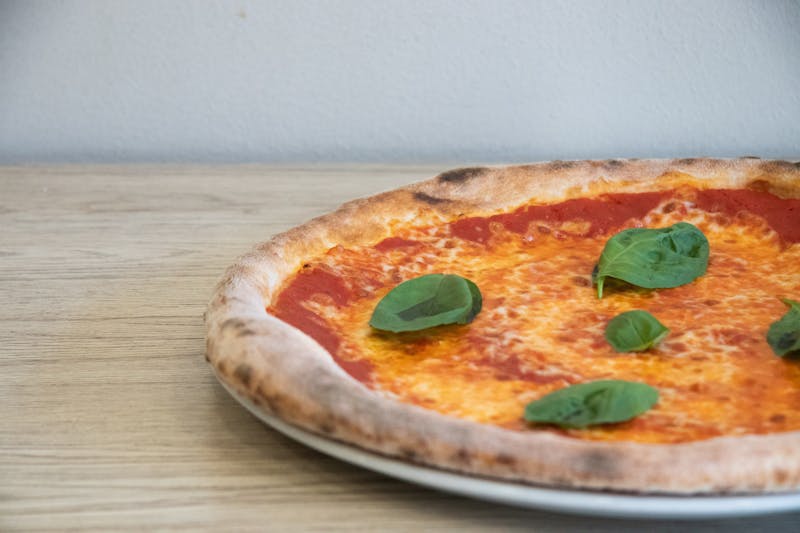 Classic Margherita pizza at Pizzana